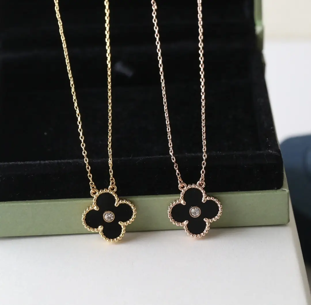 Jam7452 Van Cleef & Arpels necklace 38.99$ gallery