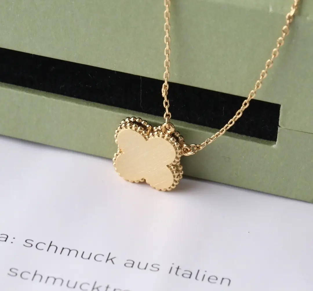 Jam7452 Van Cleef & Arpels necklace 38.99$ gallery