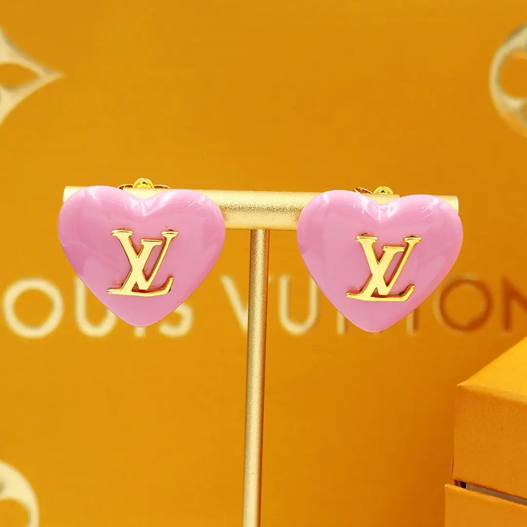 Jam7464  LV ear stud 38.9$ gallery