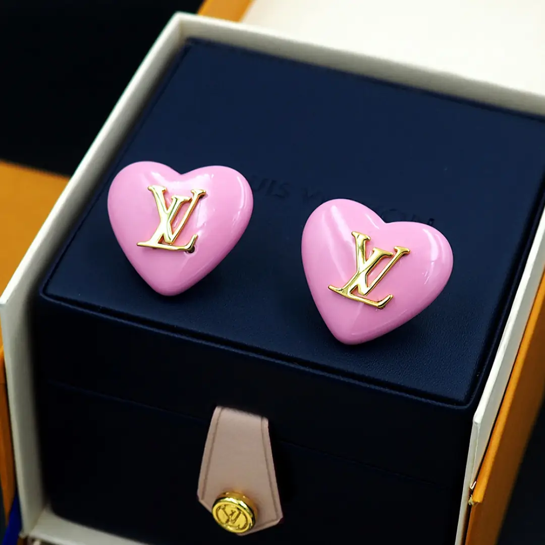 Jam7464  LV ear stud 38.9$ gallery
