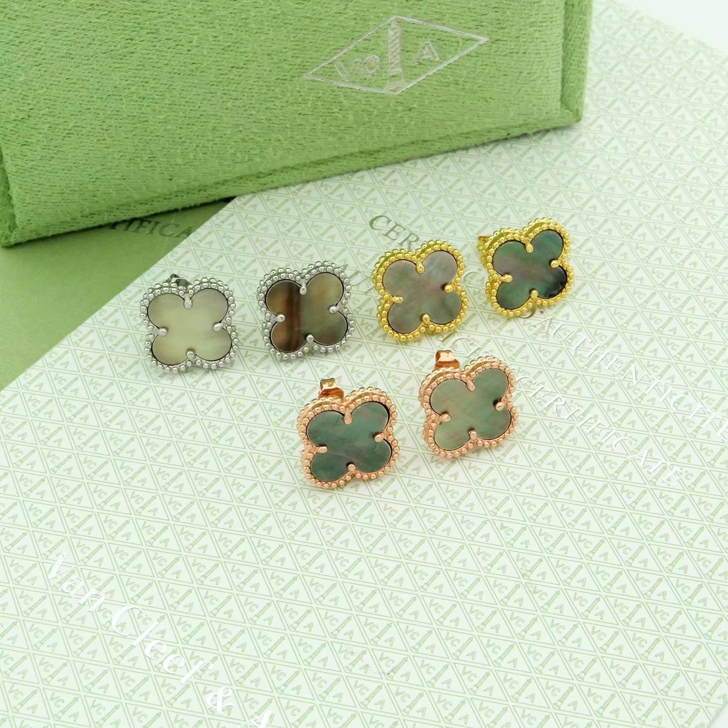 Jam8108  Van Cleef & Arpels  39.9$ gallery