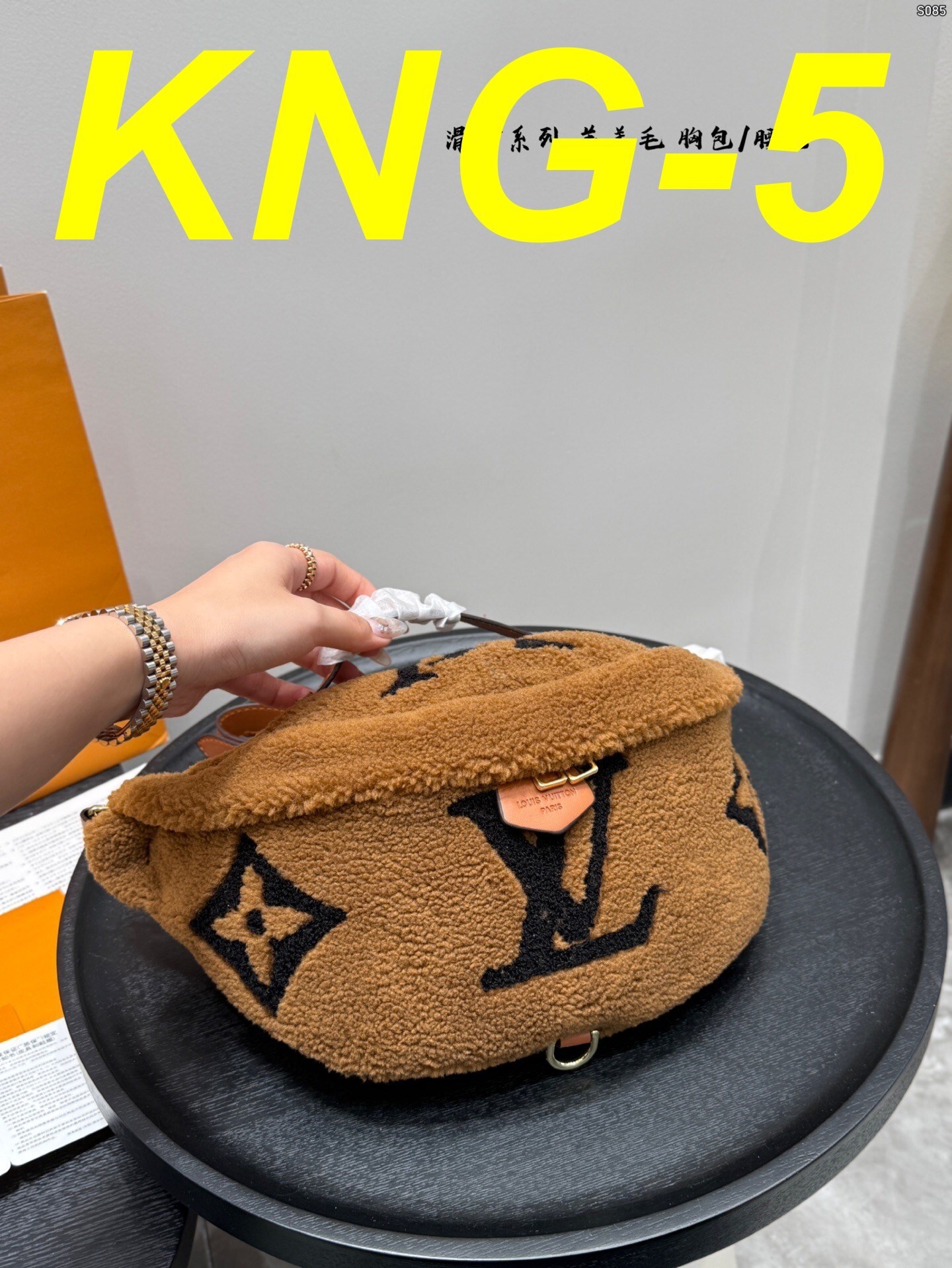 Jam8123  LV  75$ gallery