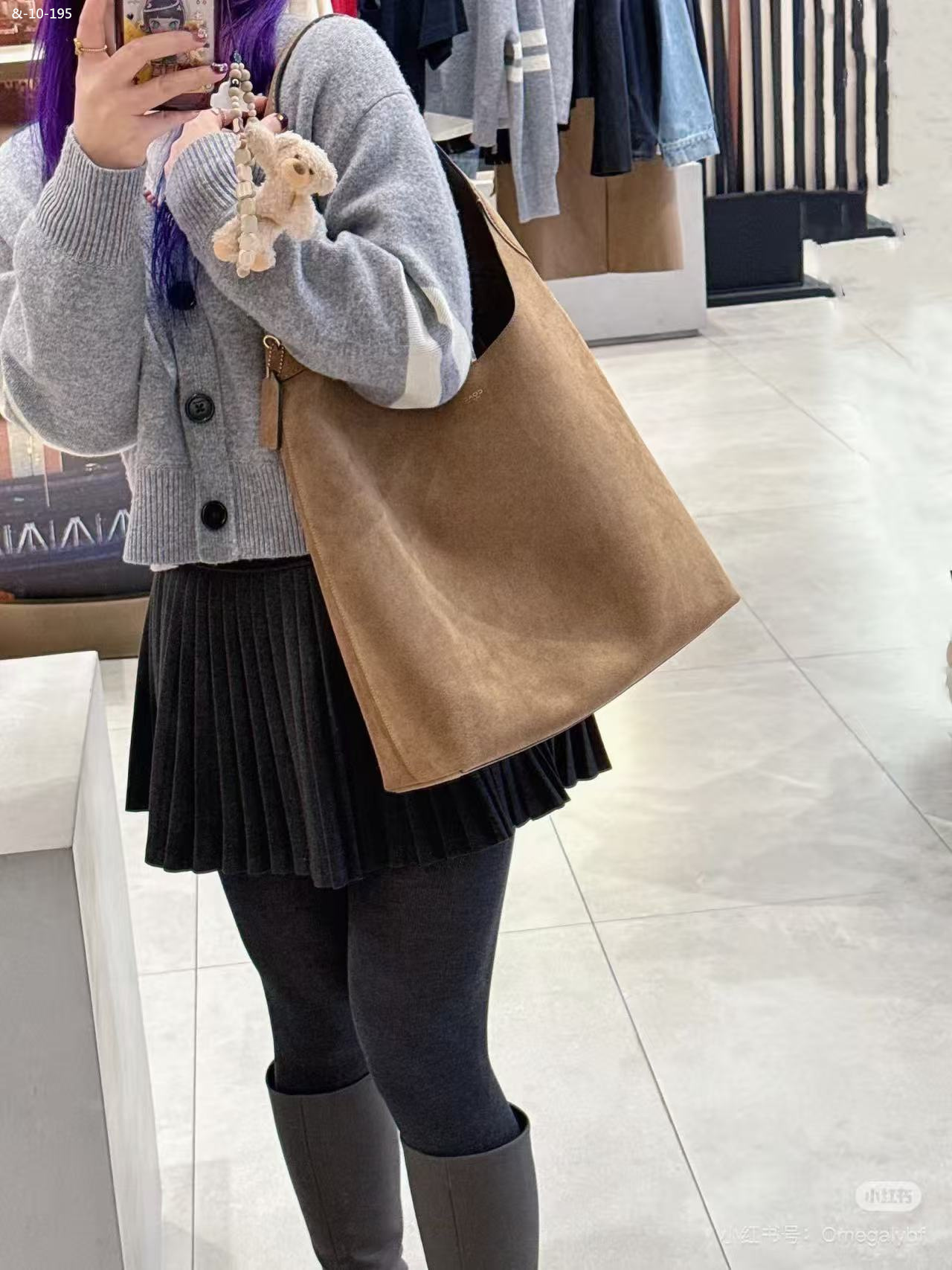 Jam8142  Coach   79.99$ gallery