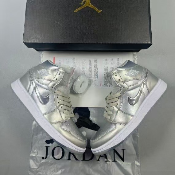 Jam8154  NIKE AJ1 shoe  NO BOX 55$ gallery