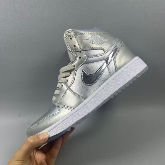 Jam8154  NIKE AJ1 shoe  NO BOX 55$ gallery