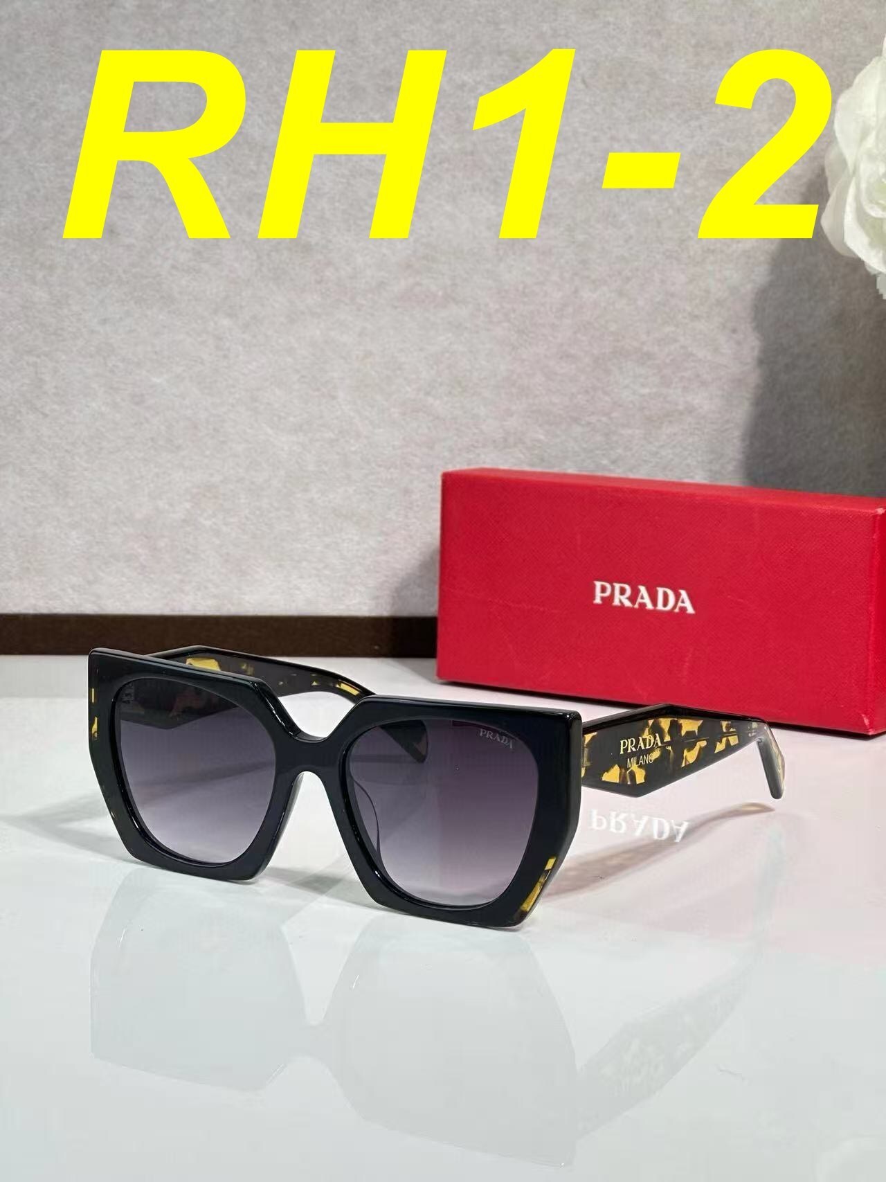 Jam8179  PRADA  58$ gallery