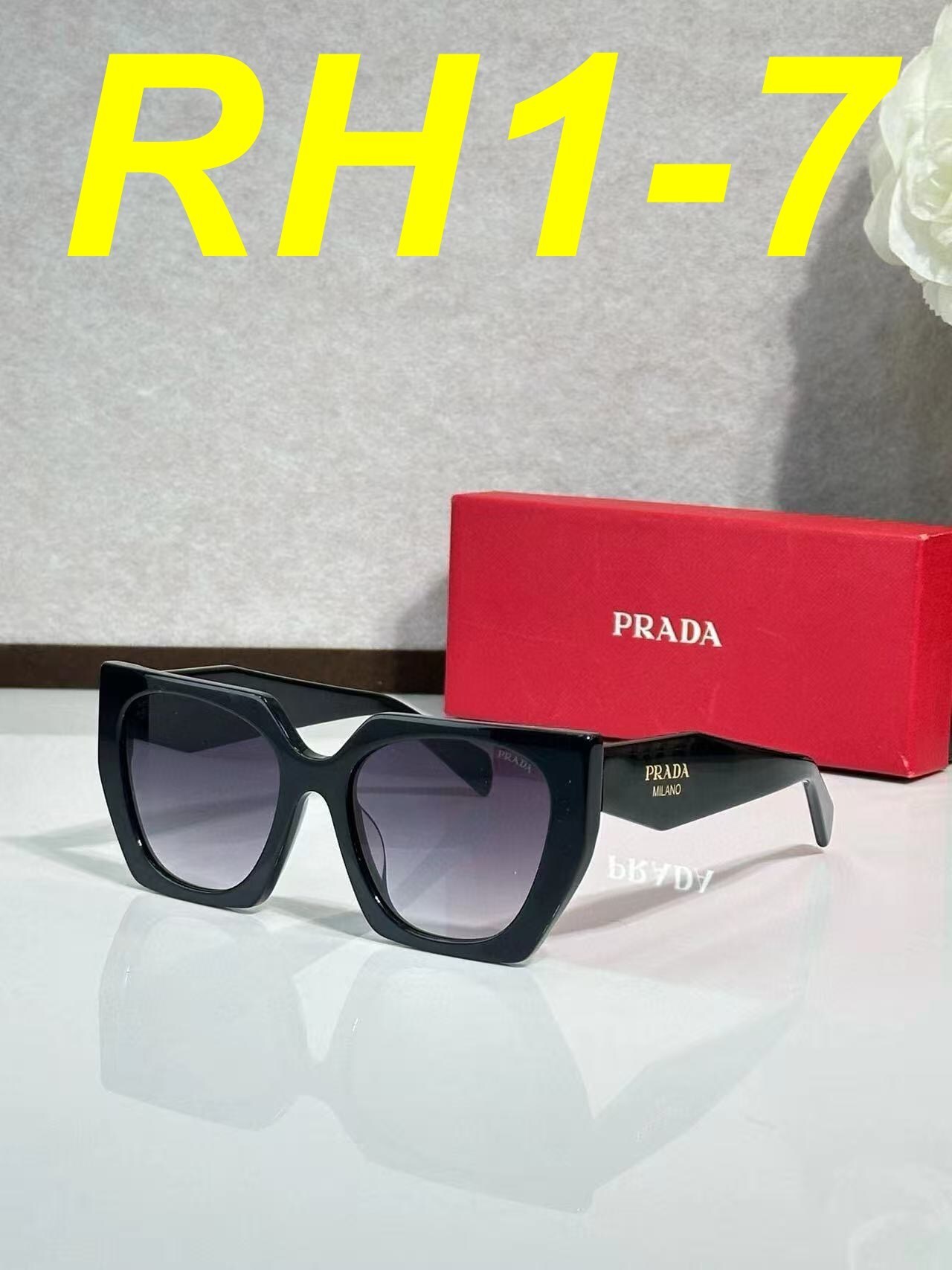 Jam8179  PRADA  58$ gallery