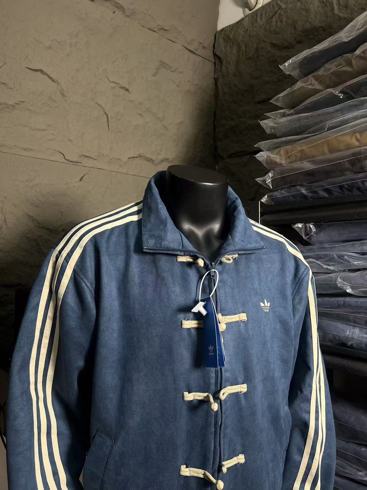 Jam8200  ADIDAS  55$ gallery