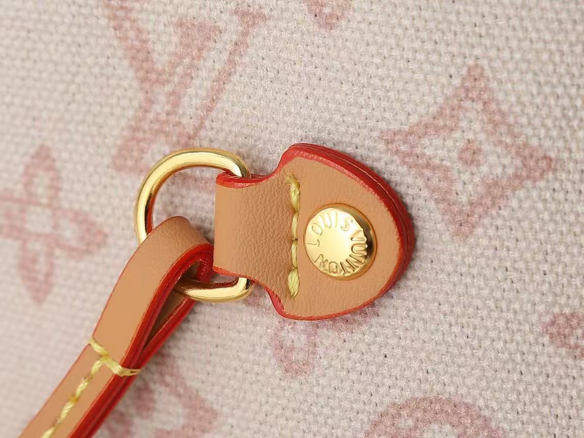 Jam8203  LV  85$ gallery