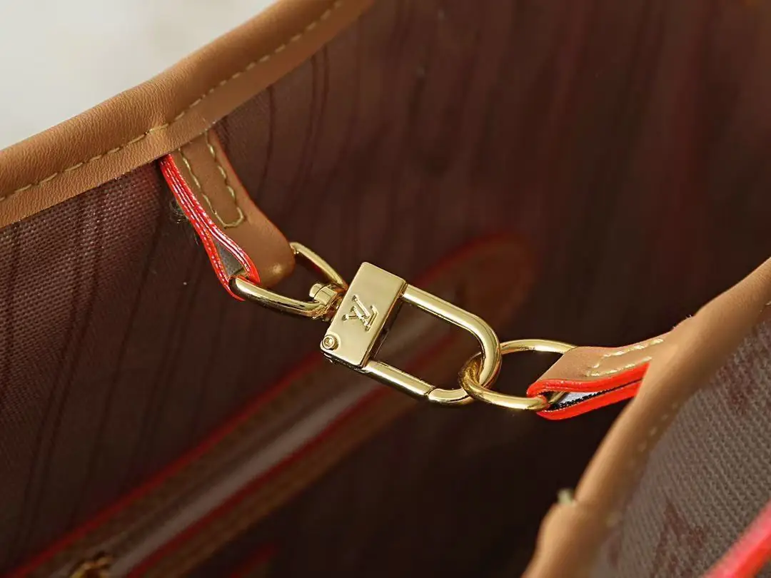 Jam8203  LV  85$ gallery