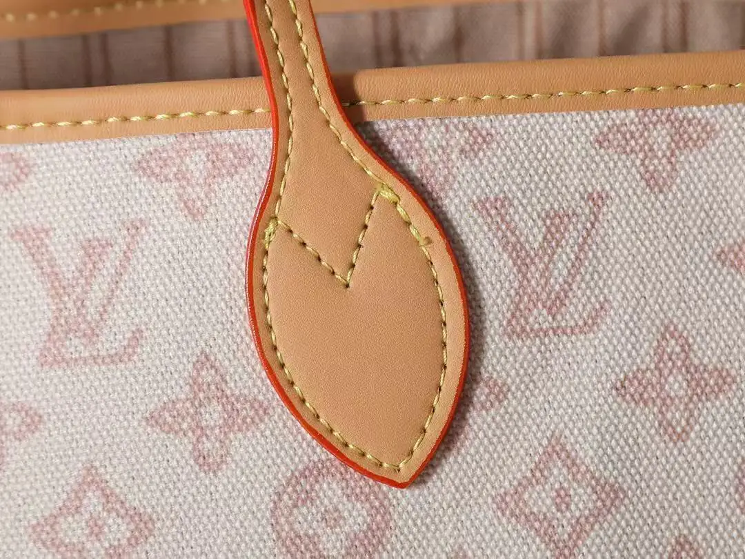 Jam8203  LV  85$ gallery