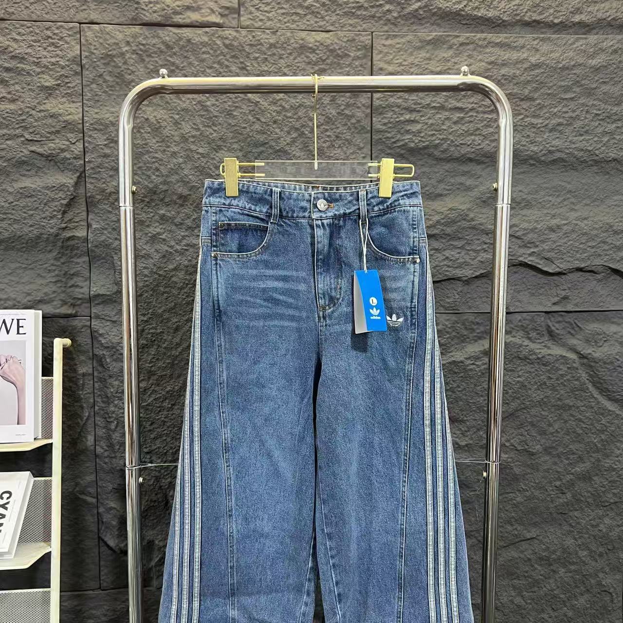 Jam8205  ADIDAS 55.9$ gallery