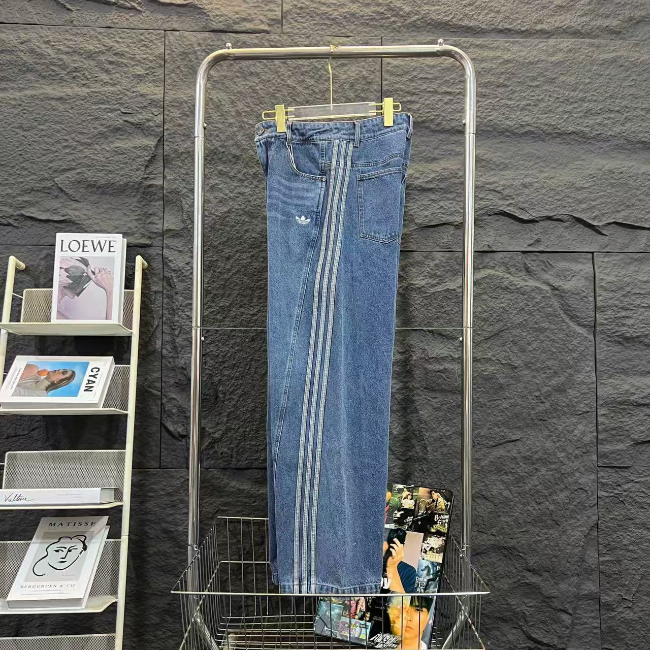 Jam8205  ADIDAS 55.9$ gallery