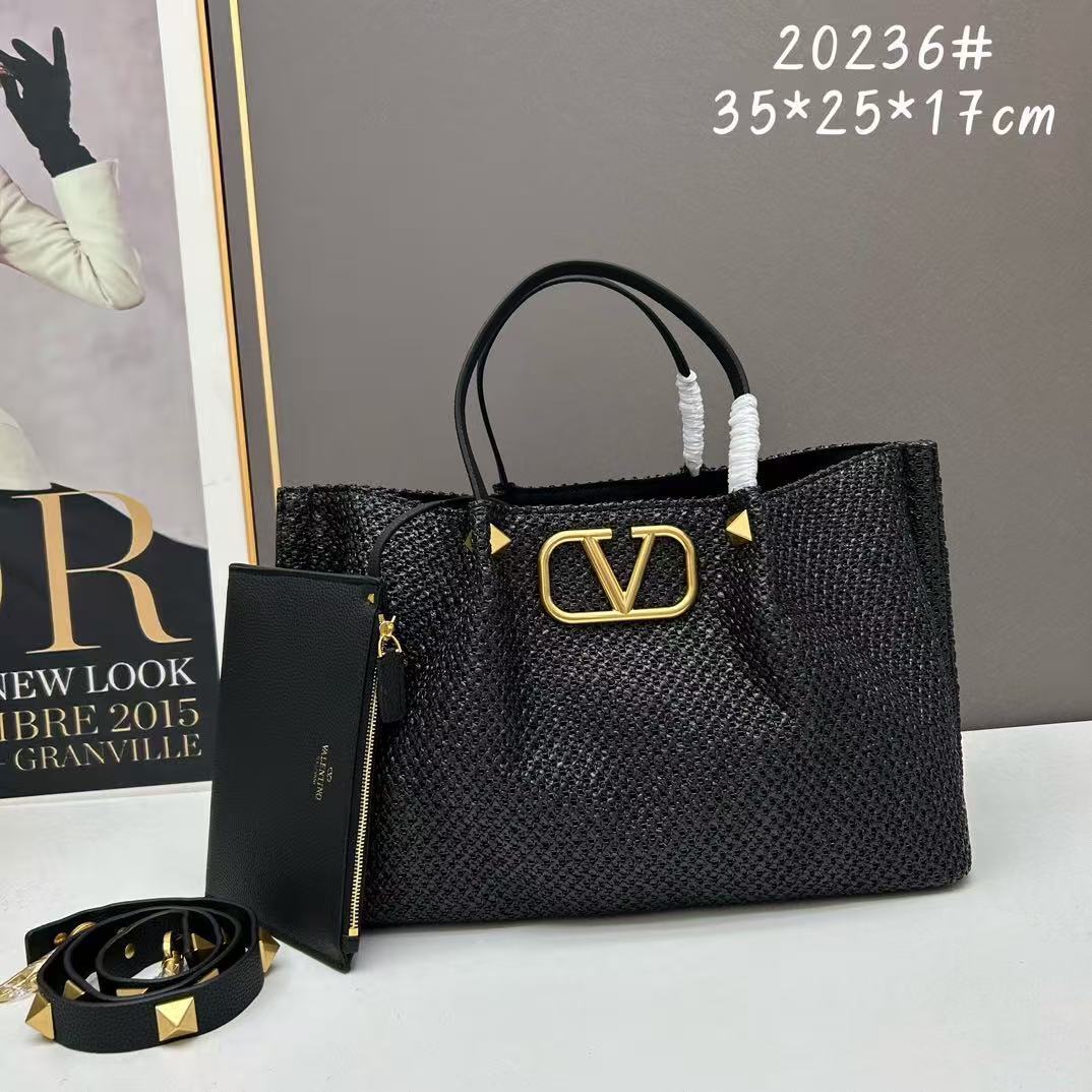 Jam8215 Valentino 89.99$ gallery