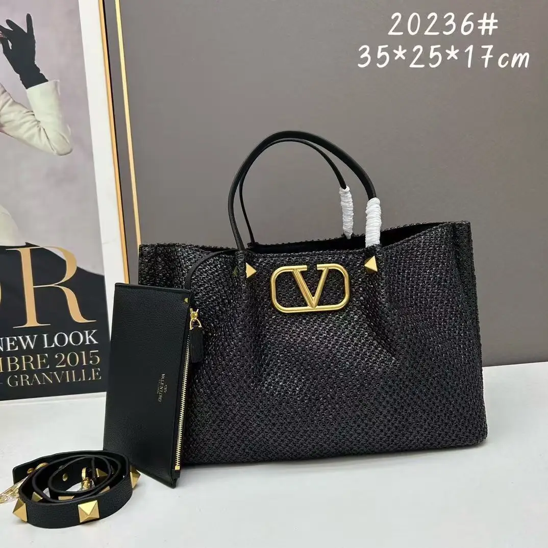 Jam8215 Valentino 89.99$ gallery