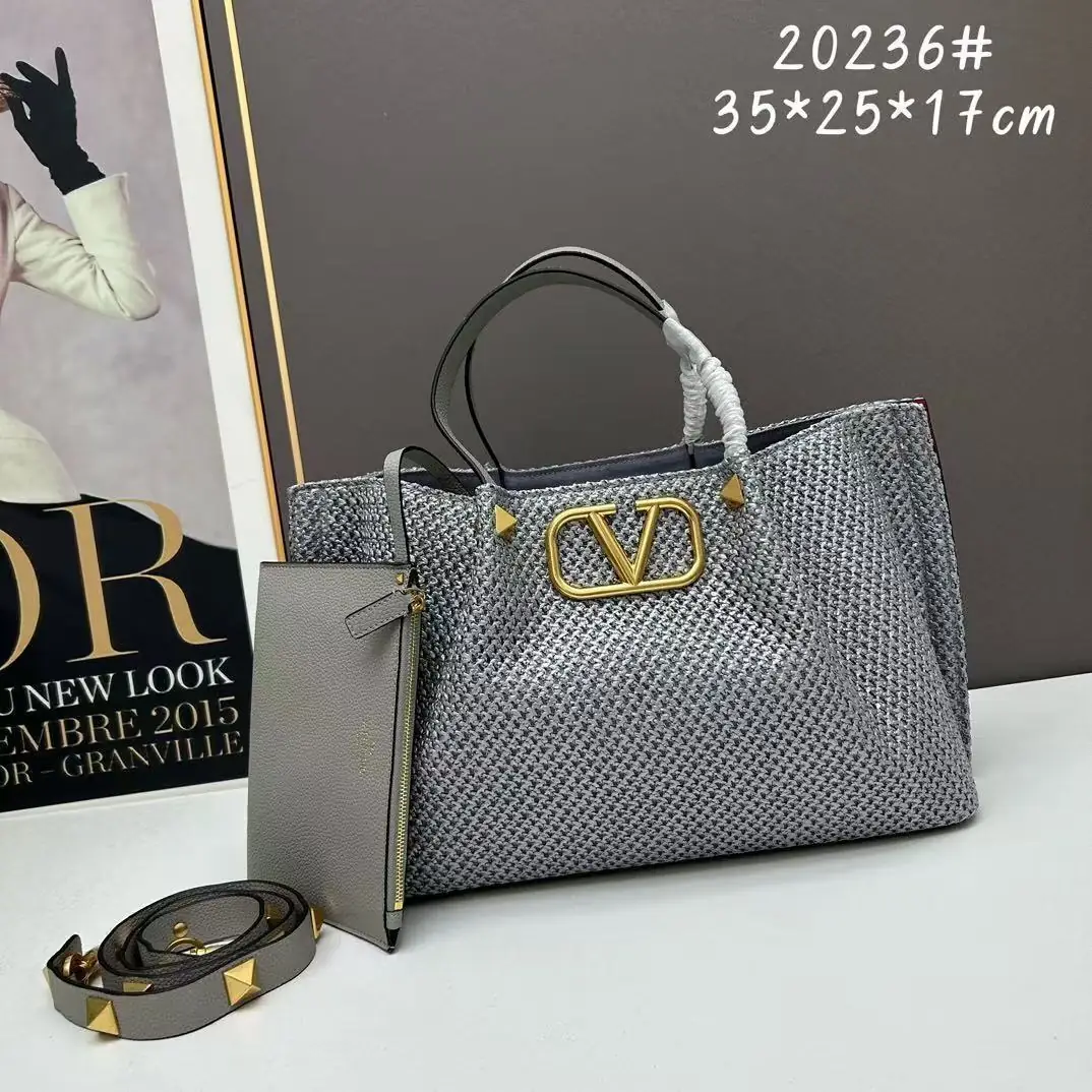 Jam8215 Valentino 89.99$ gallery
