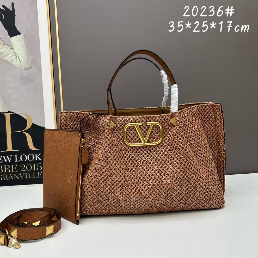 Jam8215 Valentino 89.99$ gallery