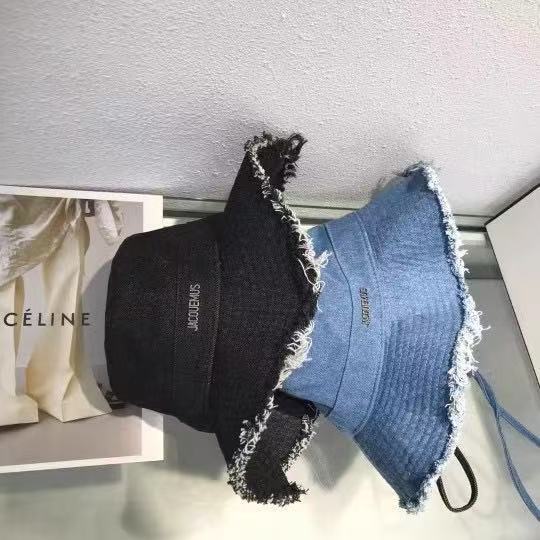 Jam8223 JACQUEMUS 38$ gallery