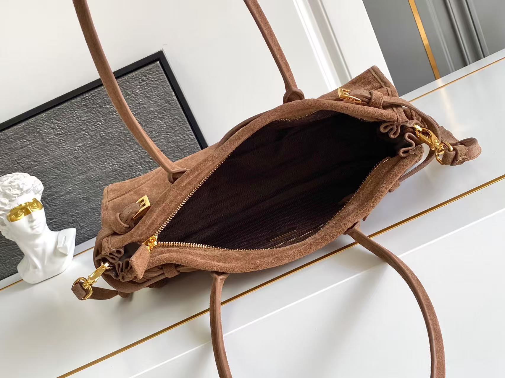 Jam8225  PRADA 110$ gallery