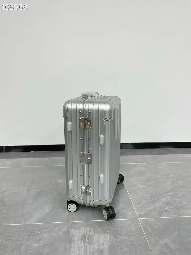 Jam8302  RIMOWA 355$ gallery