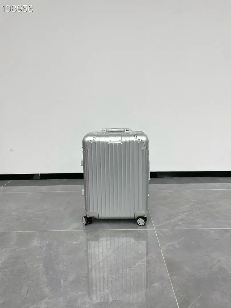 Jam8302  RIMOWA 355$ gallery