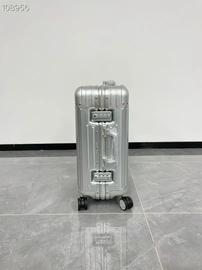 Jam8302  RIMOWA 355$ gallery