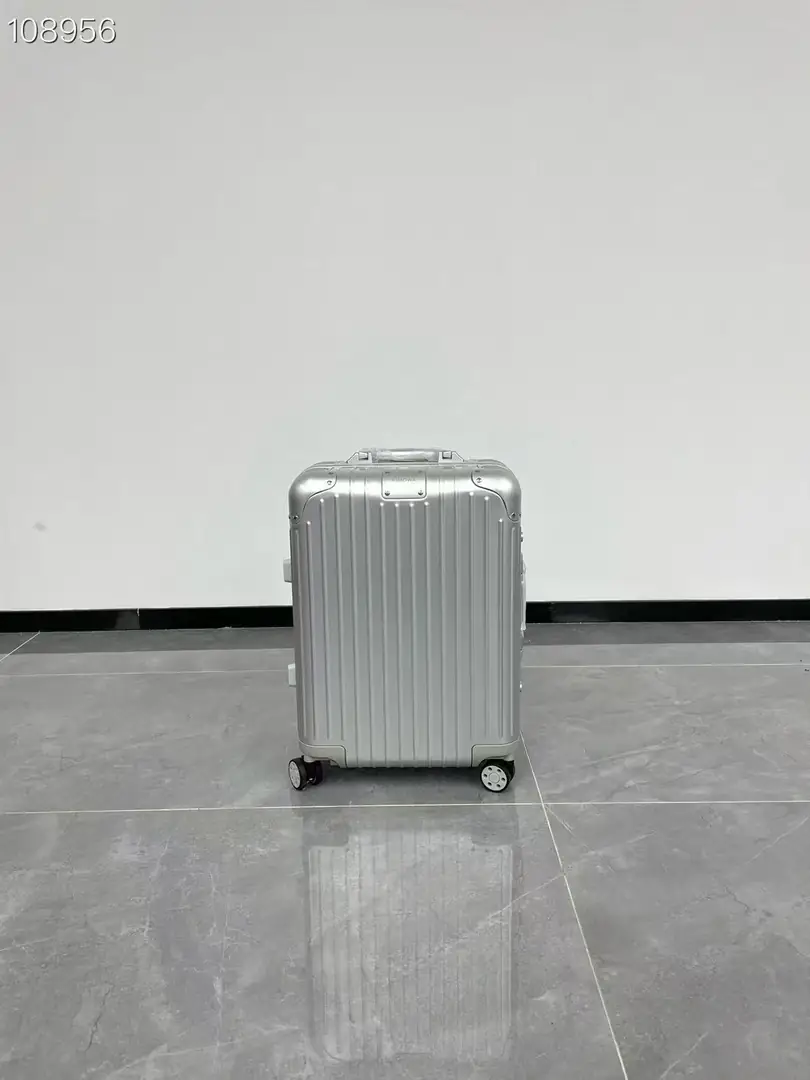 Jam8302  RIMOWA 355$ gallery