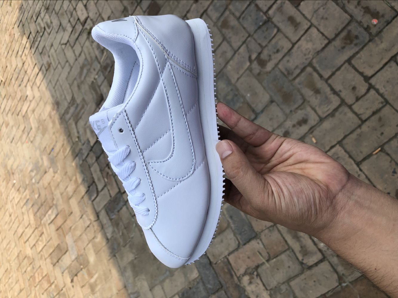 Jes1114  22.97$ NIke gallery