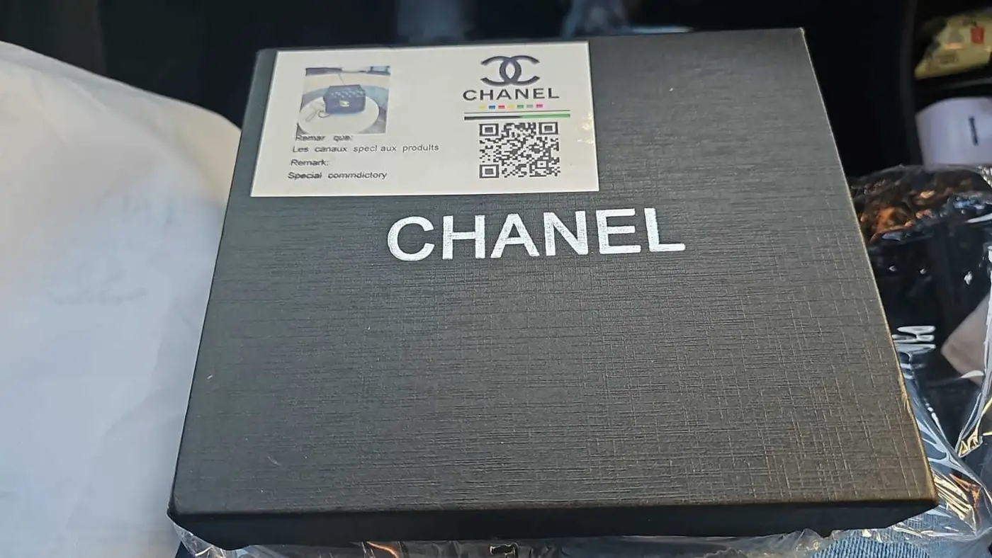 Jes2332  GUCCI  WITH BOX  300  40$  GYBB gallery