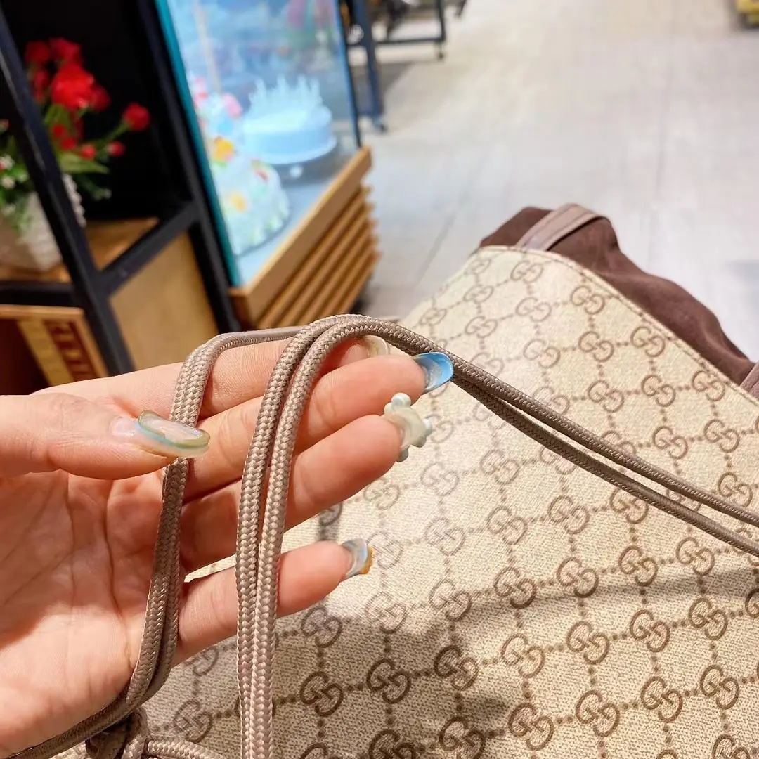 Jes3230 27.88$ GUCCI gallery