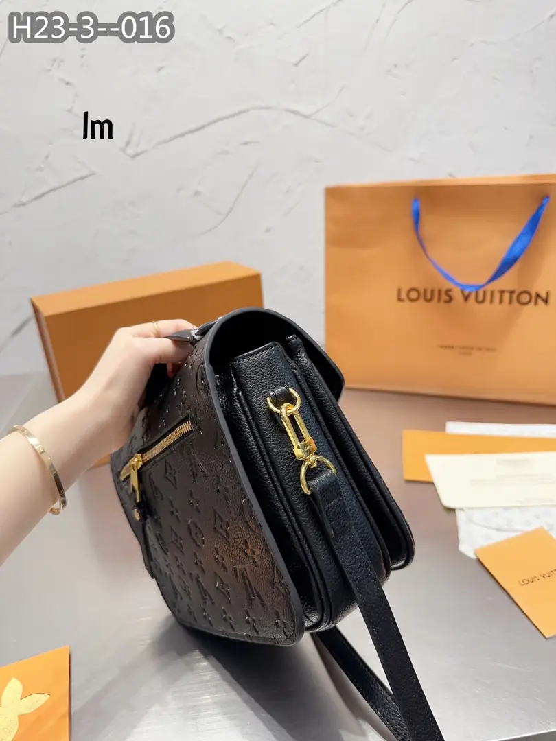 Jes812  L&V  BOX TOP  330💰 48$  GBB gallery