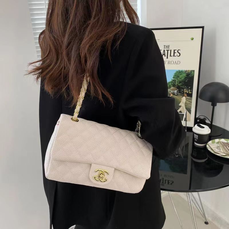 $54-XYH-771 CHANEL gallery