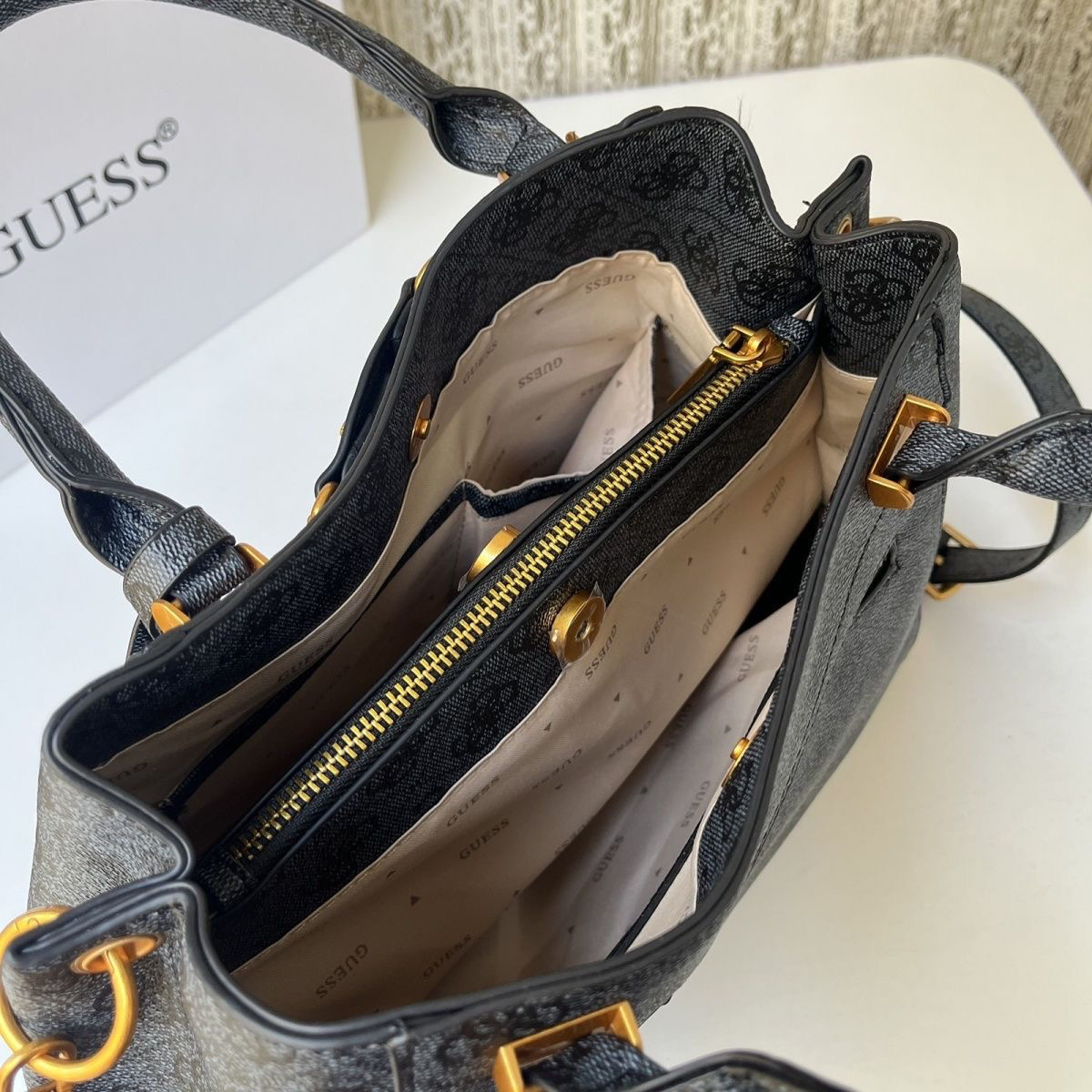 $59-XYH-912 GUESS gallery