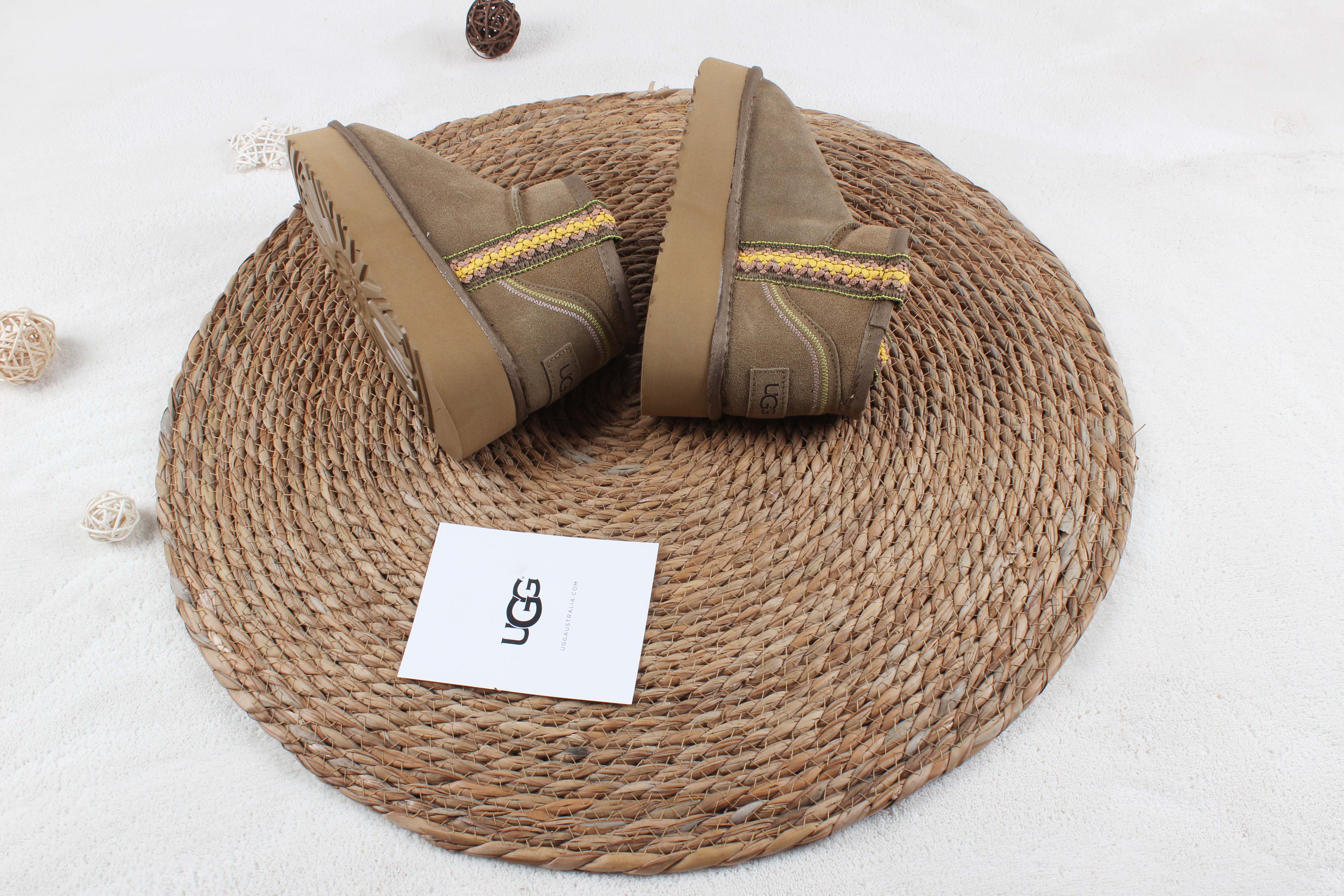 $60-XYH-468 UGG gallery