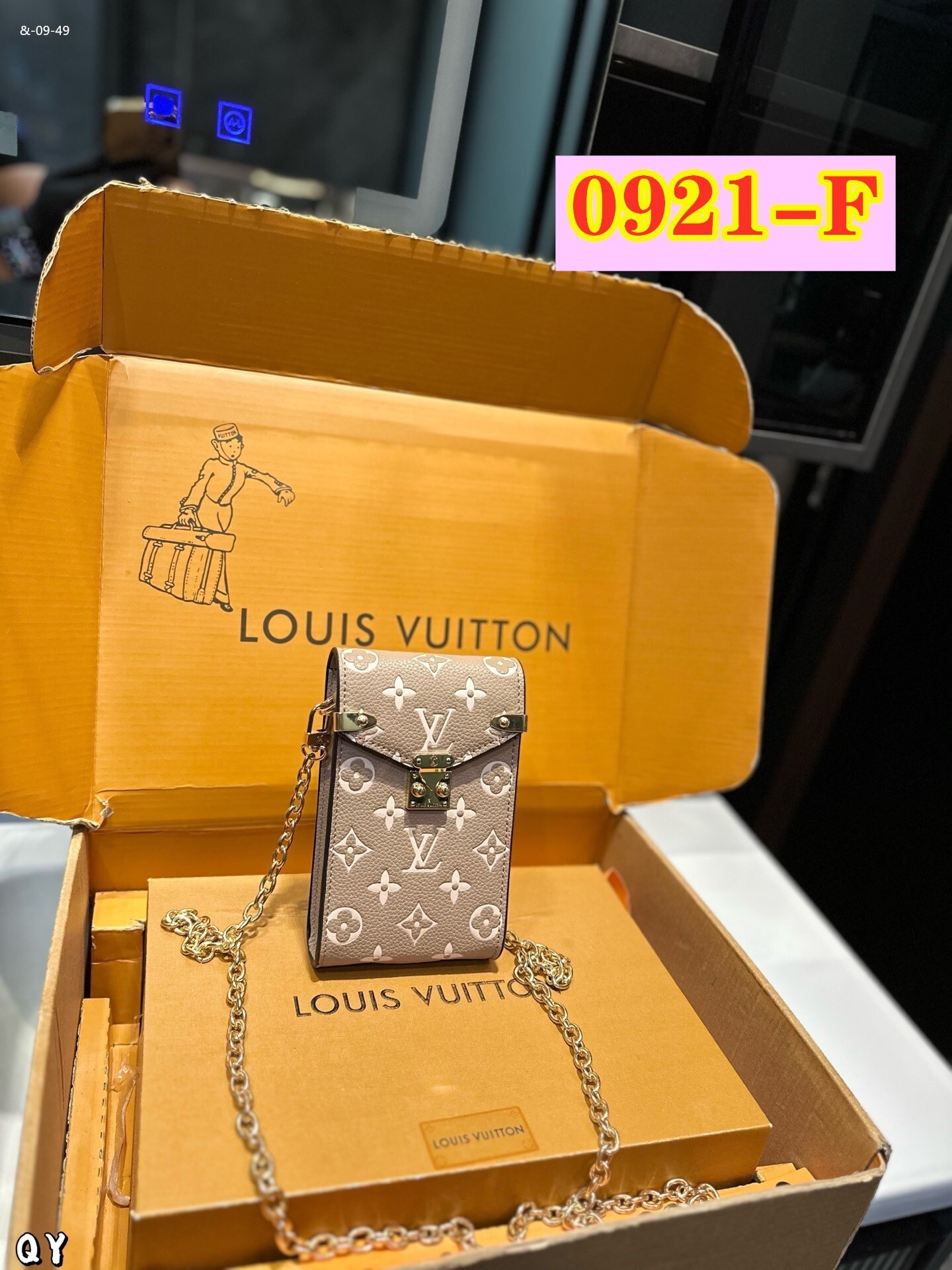 HO1233    mobile phone bag_$48.99    7519130# gallery