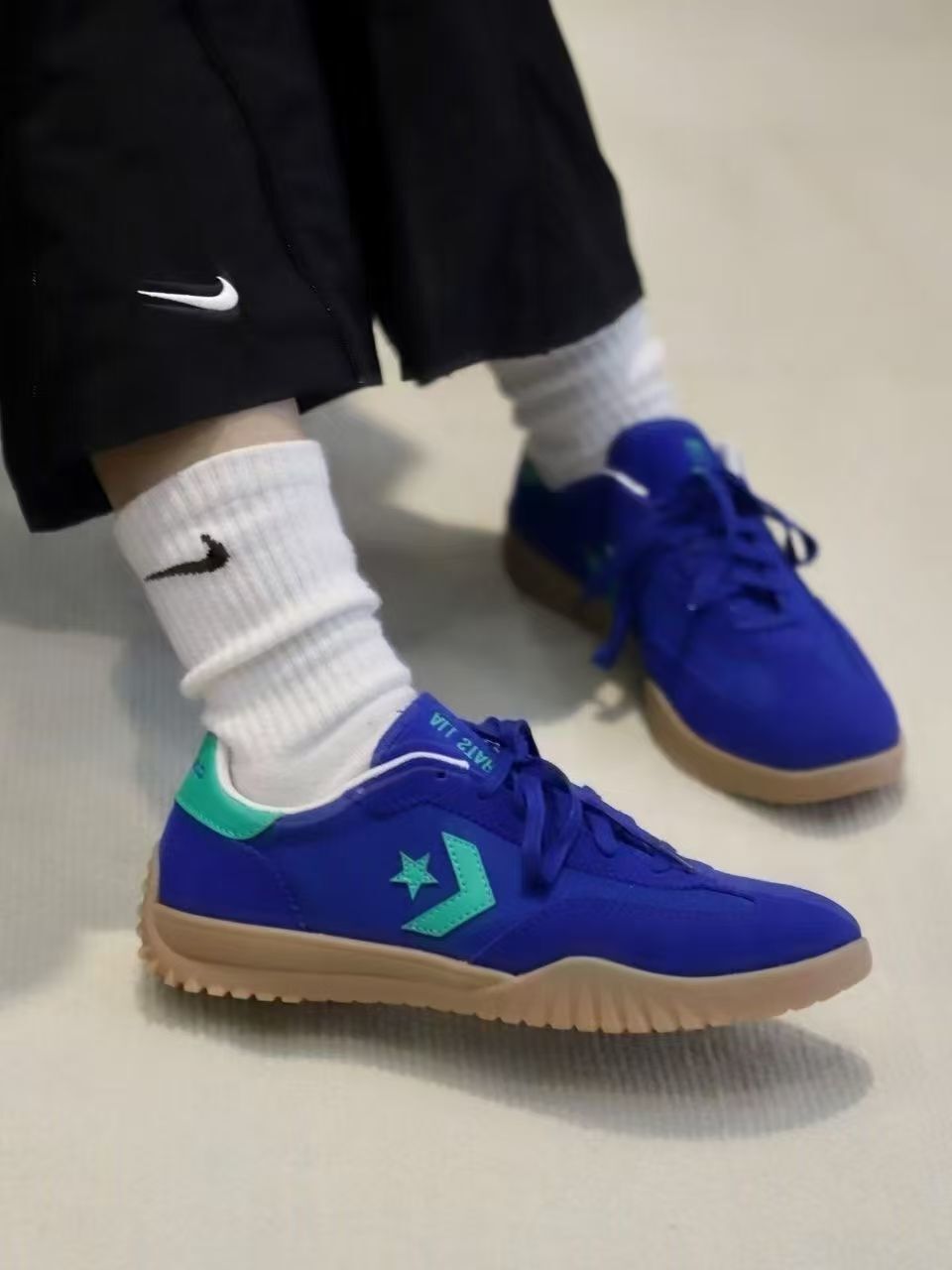 HO1280     Converse_$52.99 gallery