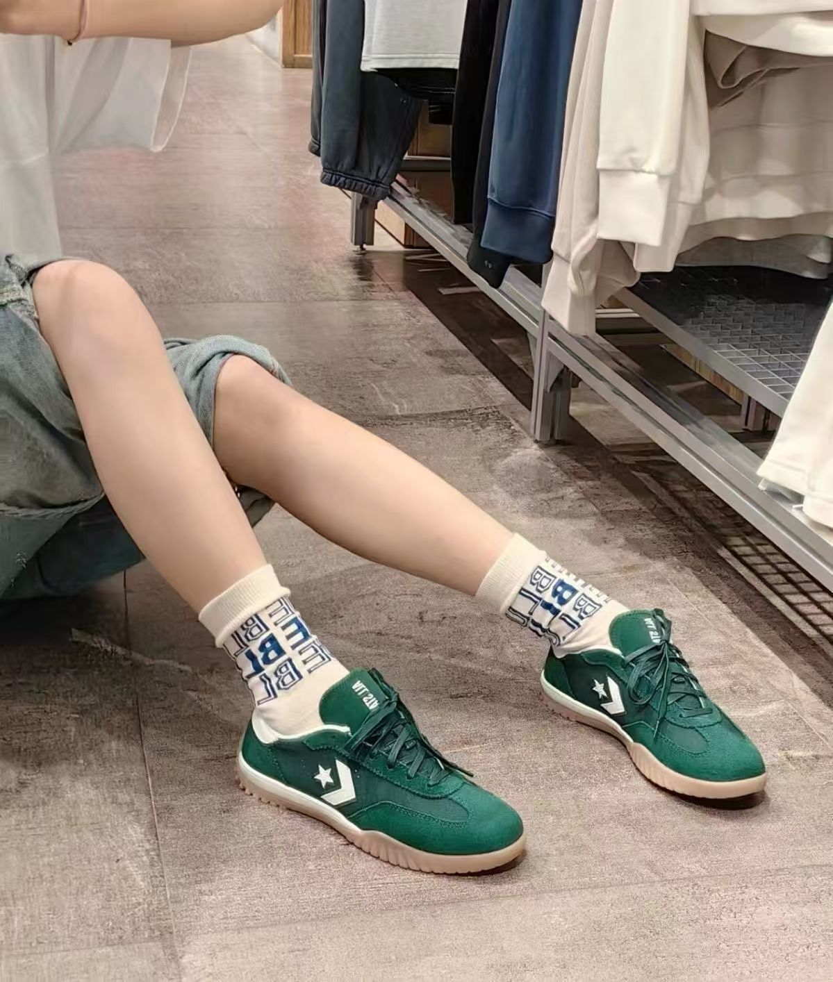 HO1280     Converse_$52.99 gallery