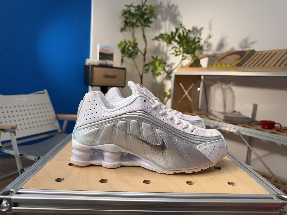 HO1287   NIKE   ShoxR4_$64.99 gallery