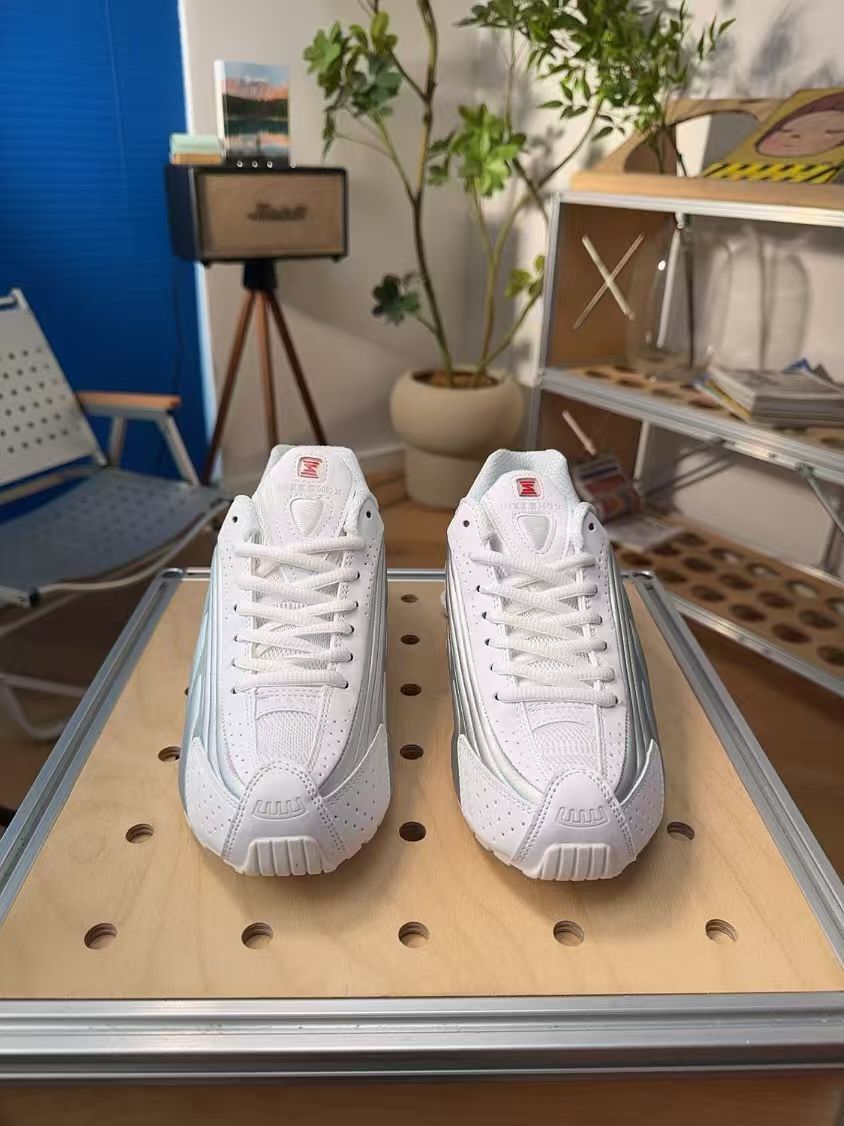 HO1287   NIKE   ShoxR4_$64.99 gallery