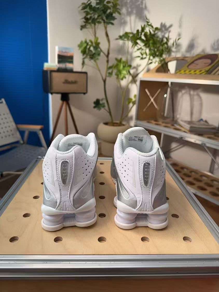 HO1287   NIKE   ShoxR4_$64.99 gallery