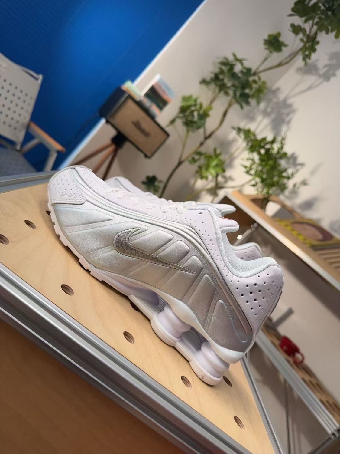 HO1287   NIKE   ShoxR4_$64.99 gallery