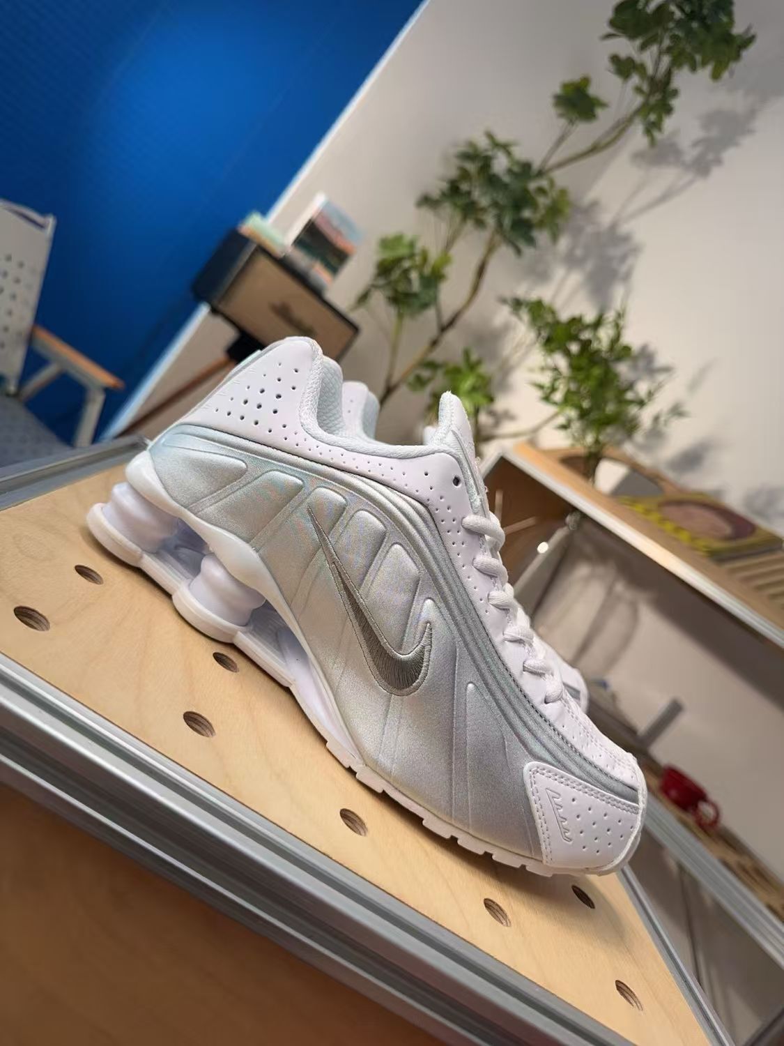 HO1287   NIKE   ShoxR4_$64.99 gallery