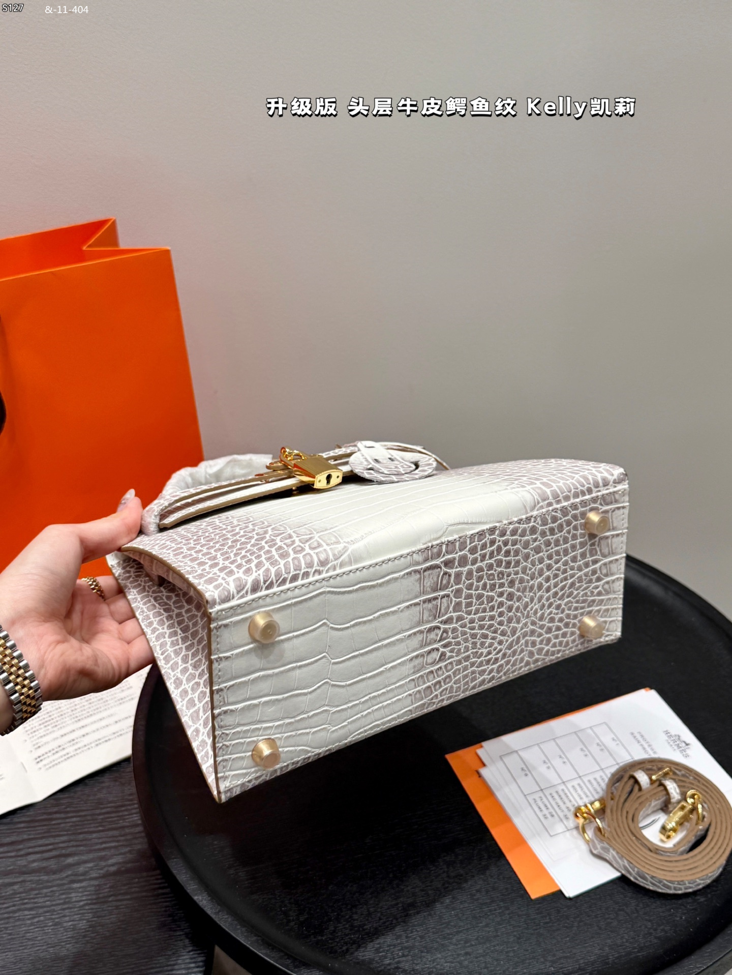 HO1295    Hermès_$91.99 gallery