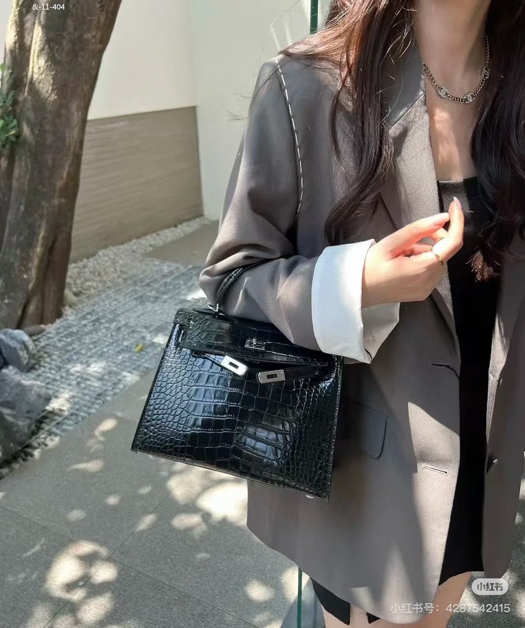 HO1295    Hermès_$91.99 gallery