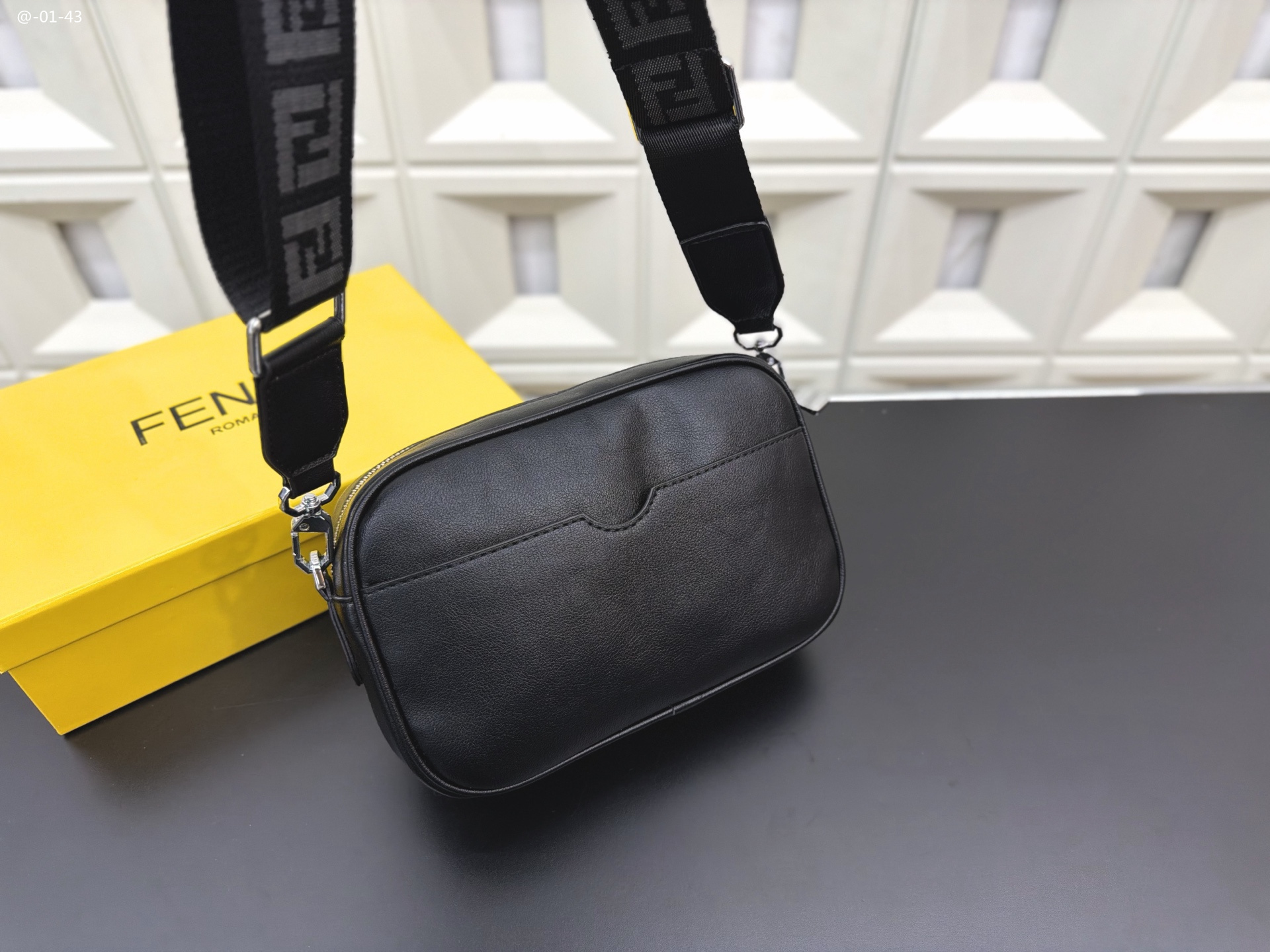 HO1298    Fendi_$54.99 gallery