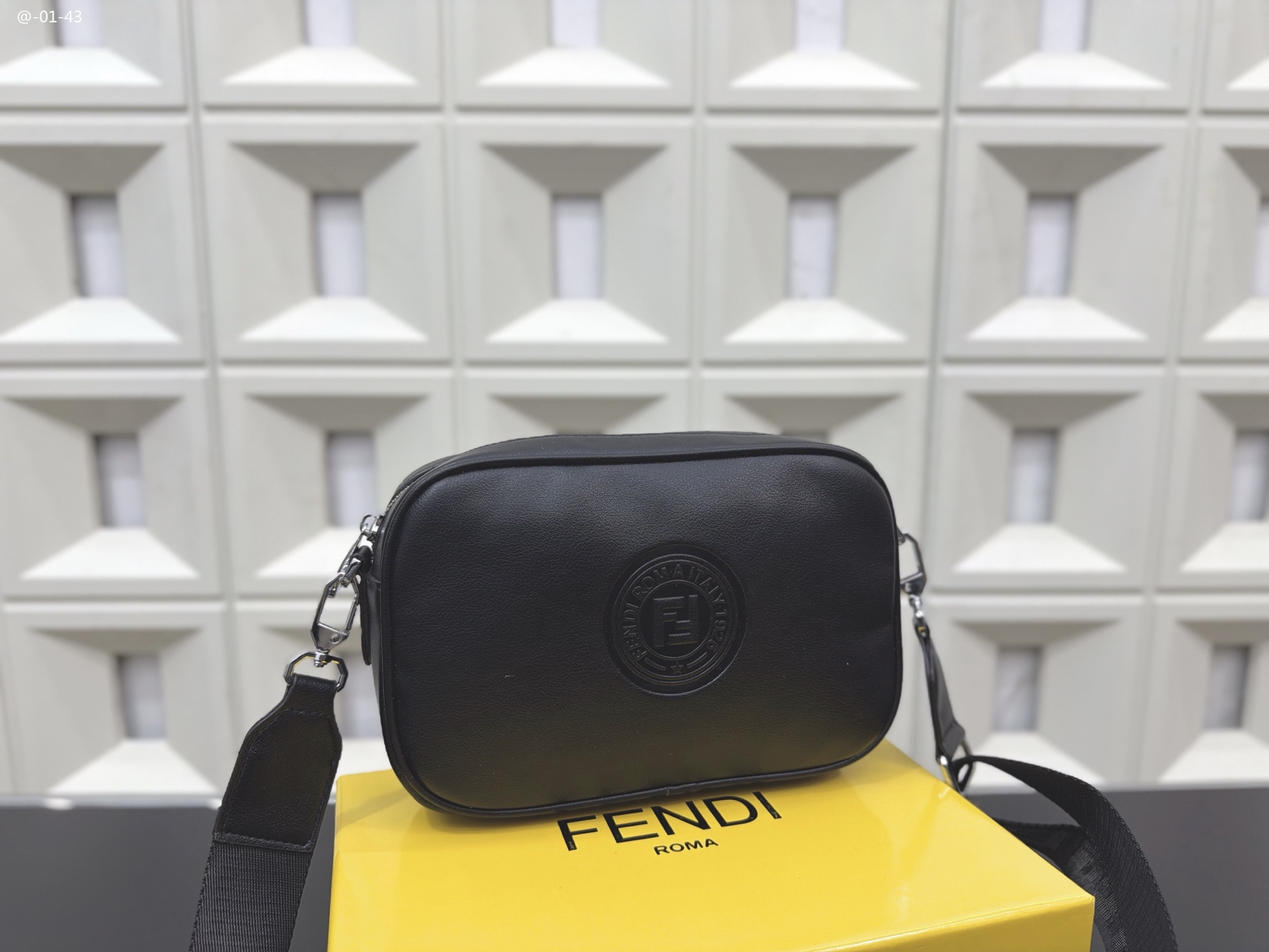 HO1298    Fendi_$54.99 gallery