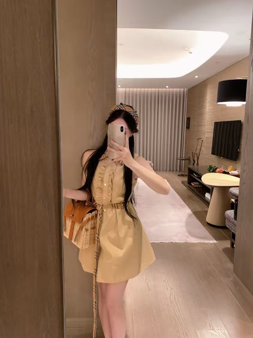 HO1316    Burberry_$59.99 gallery