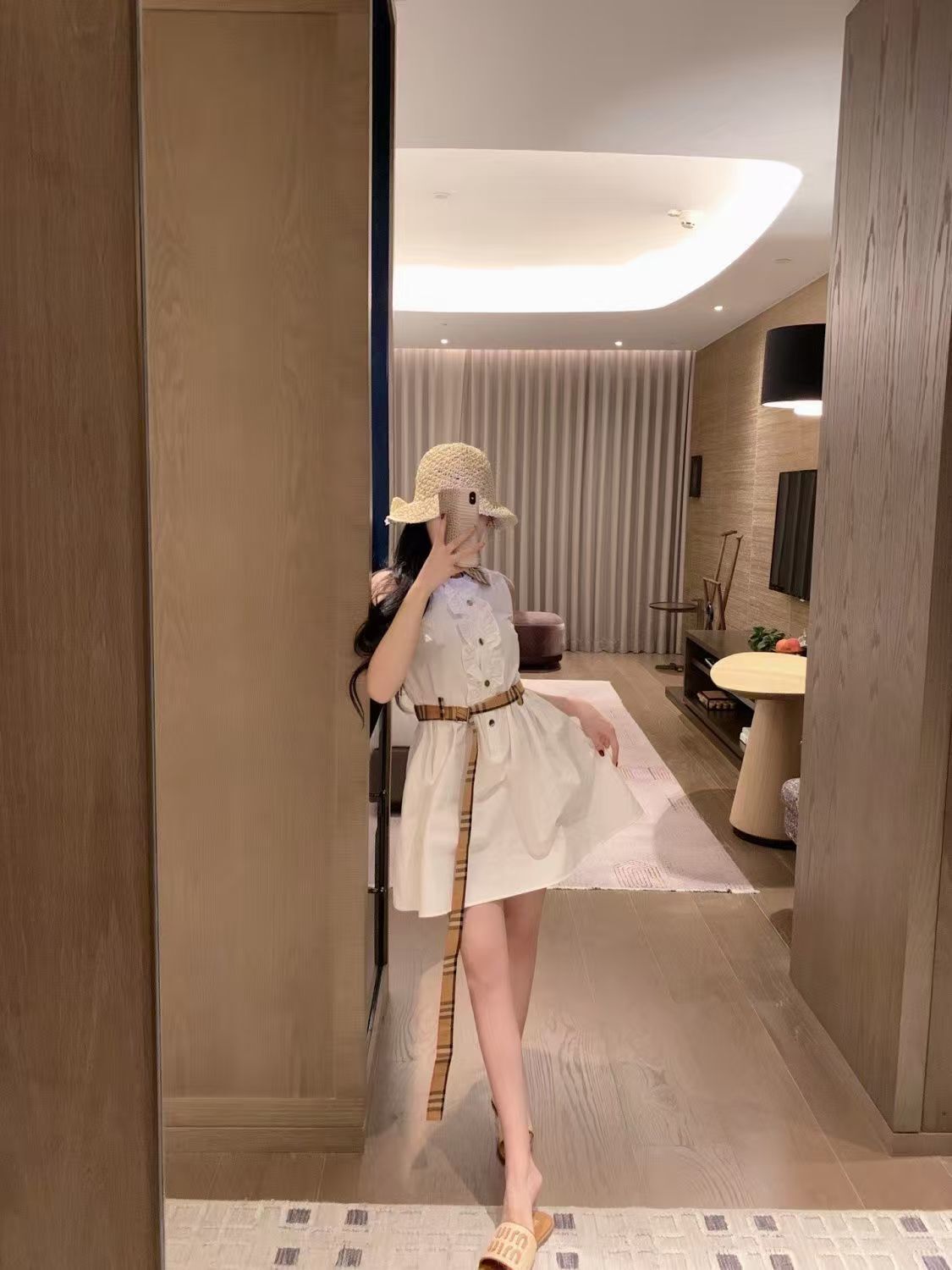 HO1316    Burberry_$59.99 gallery