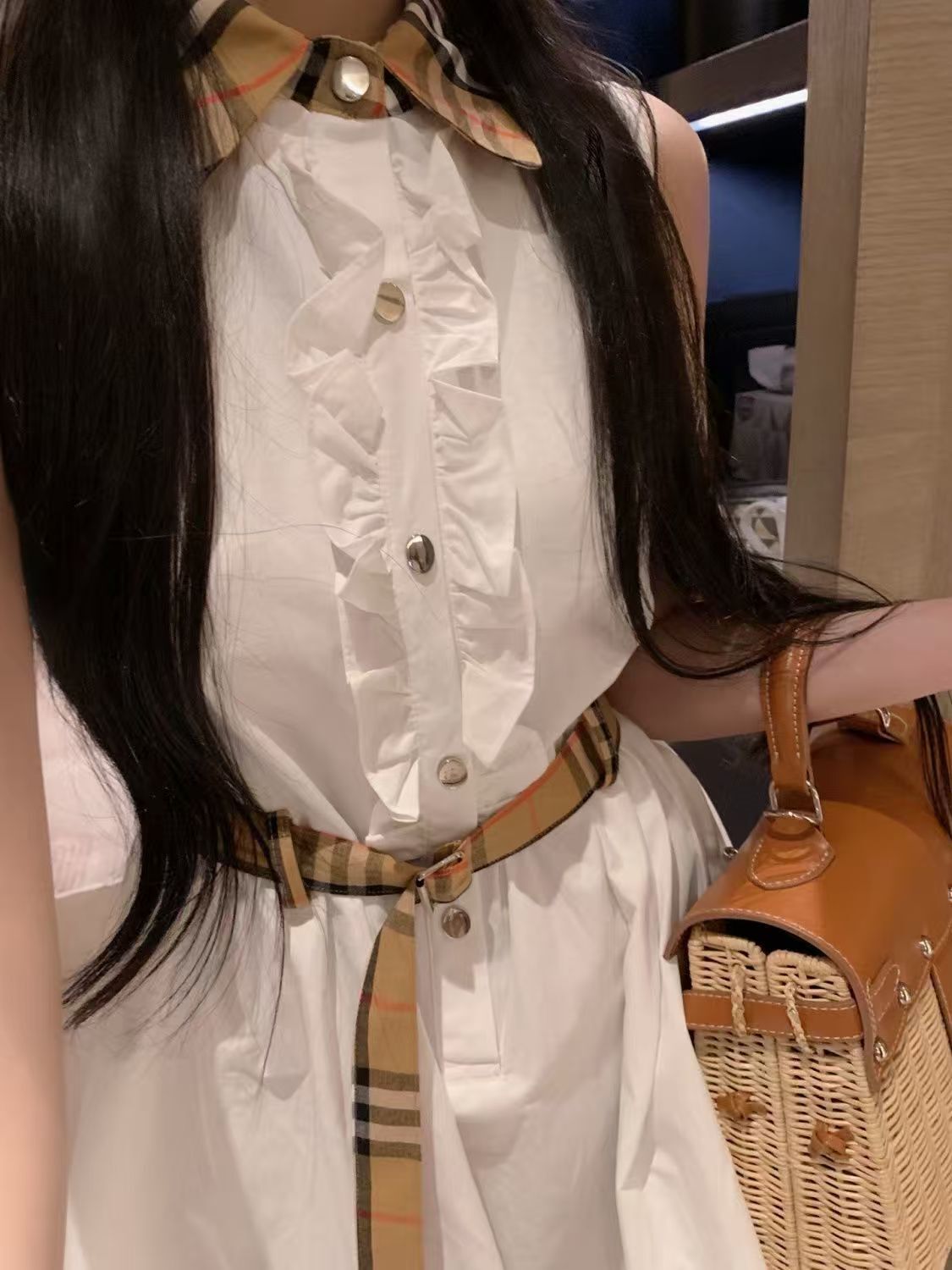 HO1316    Burberry_$59.99 gallery