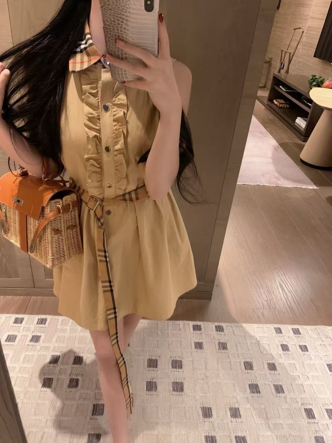 HO1316    Burberry_$59.99 gallery